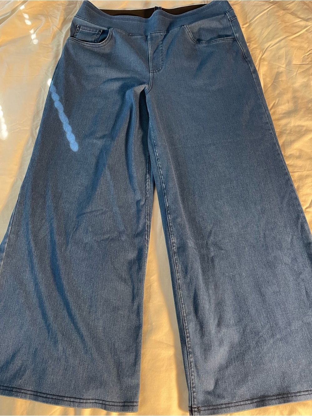 HALARA Woman’s Wide leg Jeans in Dark Blue